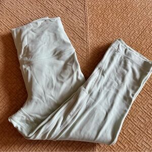 Lululemon Light Green (Mint)  cropped Leggings- Size 4 - Excellent condition